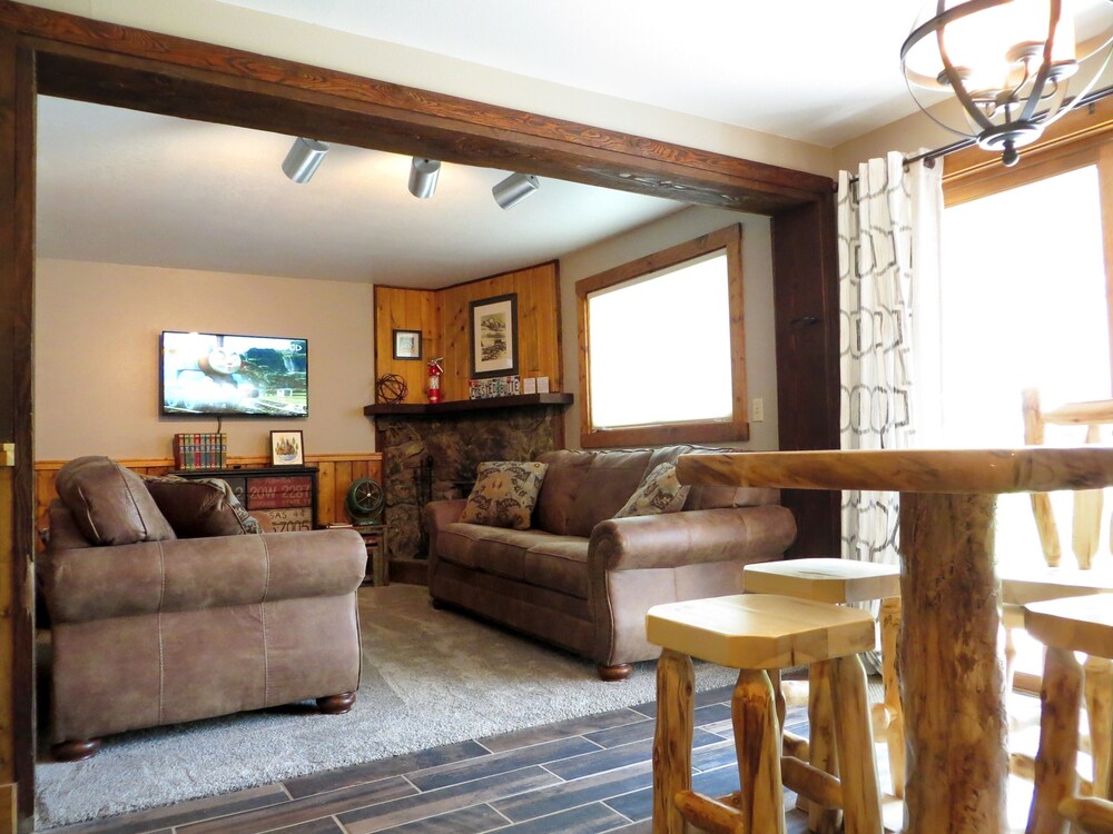 Three Seasons Hotel Suites by Crested Butte Lodging — hotel in Crested Butte
