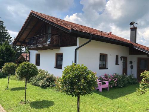 Seehäuschen Waging Tettenhausen — 4-Star Luxury Hotel in Waging Am See, Germany