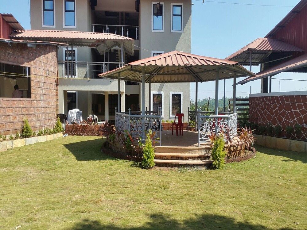 OYO 11898 Hotel Vhyomaan in Satara, India