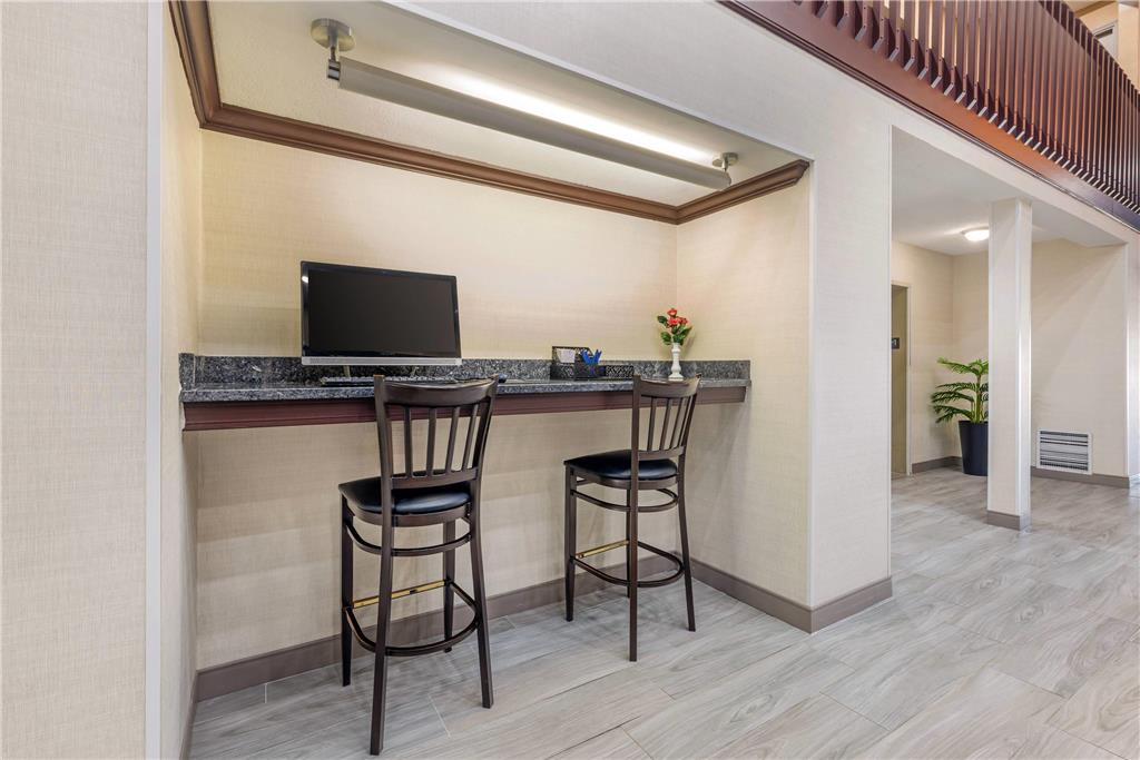 Comfort Inn Bourbonnais near I 57 - photo 35