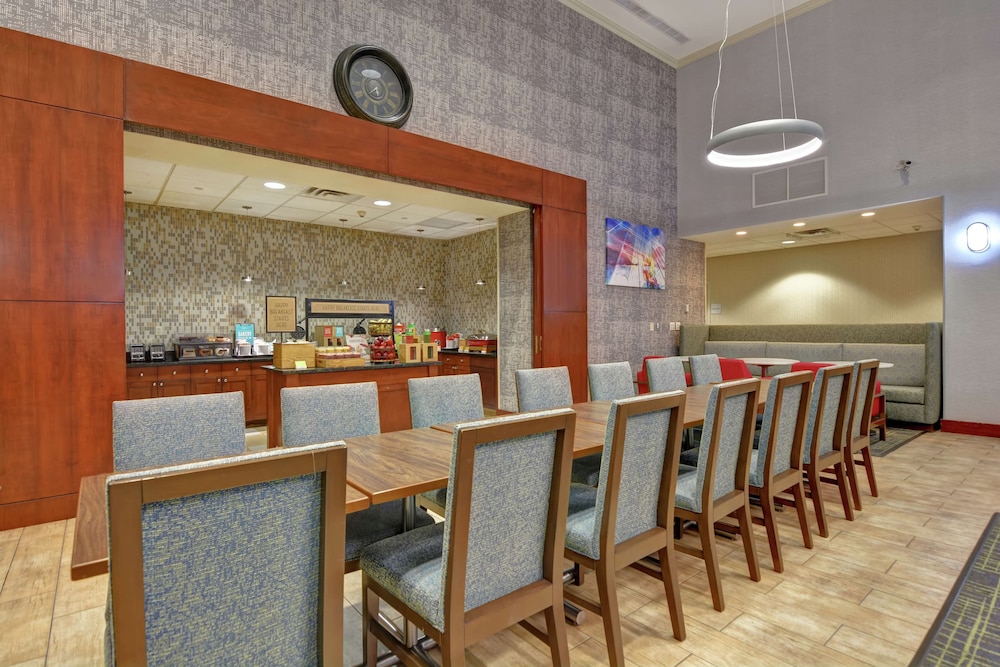 Hampton Inn & Suites Newark Harrison Riverwalk - photo 25