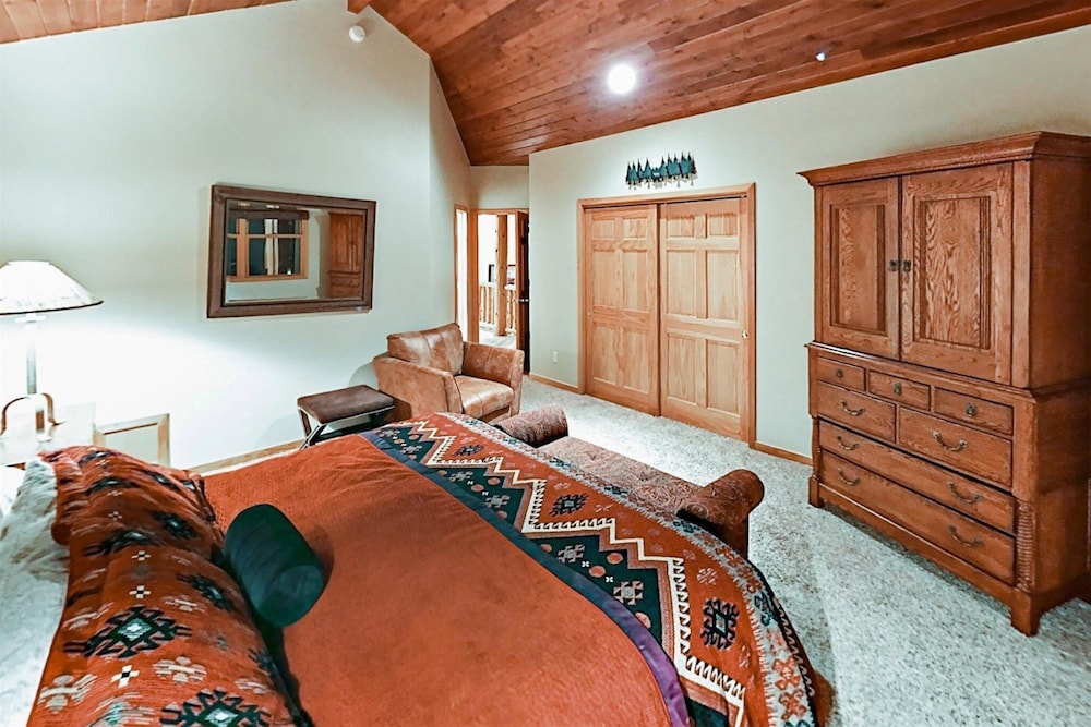 Family friendly 3 Bedroom Vacation Rental in West Keystone Resort Along the Snake River With Pool and Hot Tub - photo 24