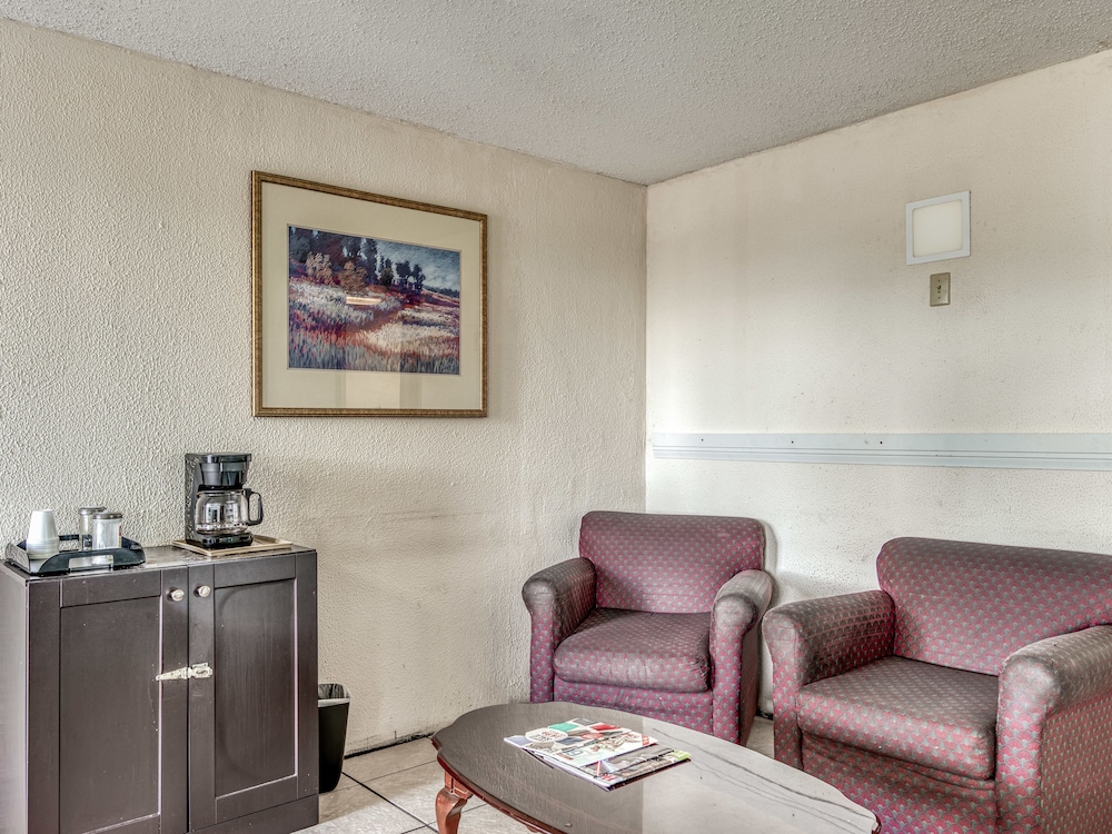 OYO Hotel Jackson North I 55 - photo 4