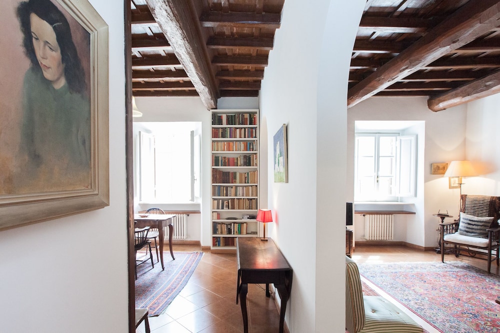 Libri Flat — 4-Star Luxury Hotel in Rome, Italy