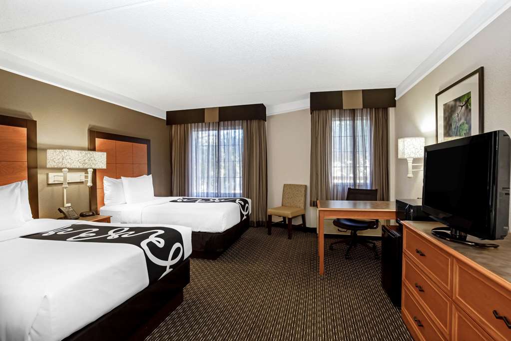 La Quinta Inn & Suites by Wyndham Tucson Airport - photo 16