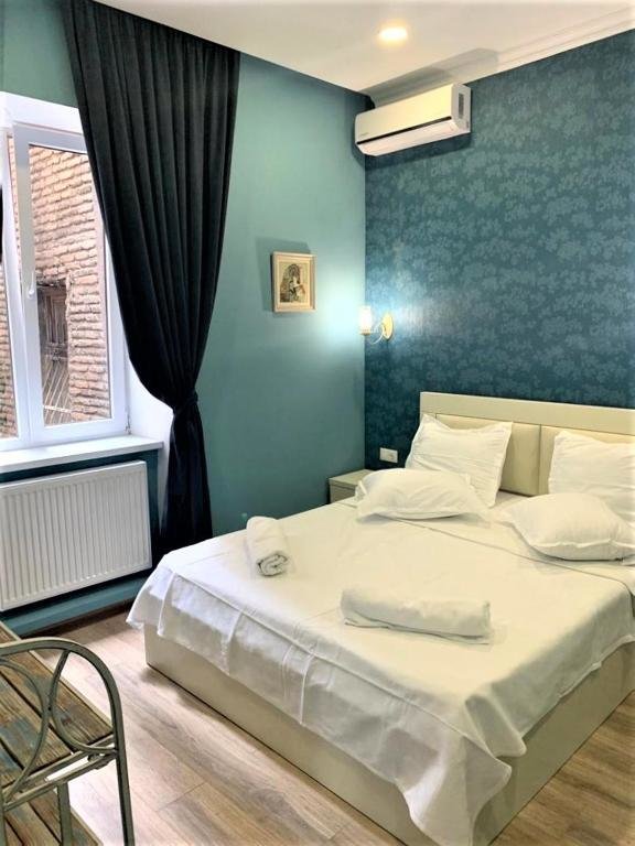 Griboedov 13 - carbon neutral hotel in Tbilisi