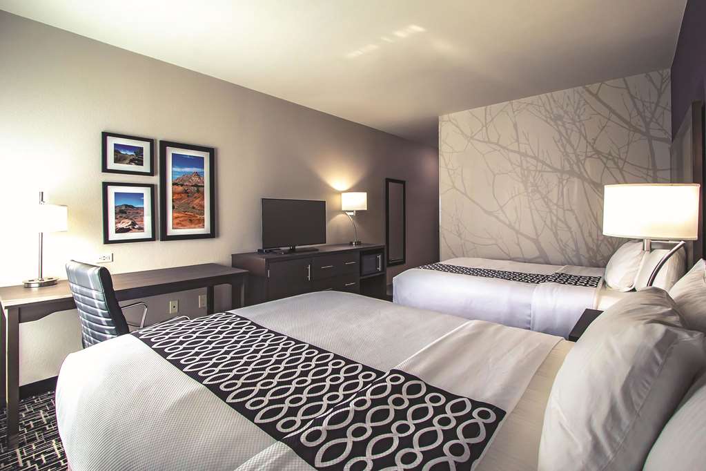 La Quinta Inn & Suites by Wyndham Pampa - photo 30