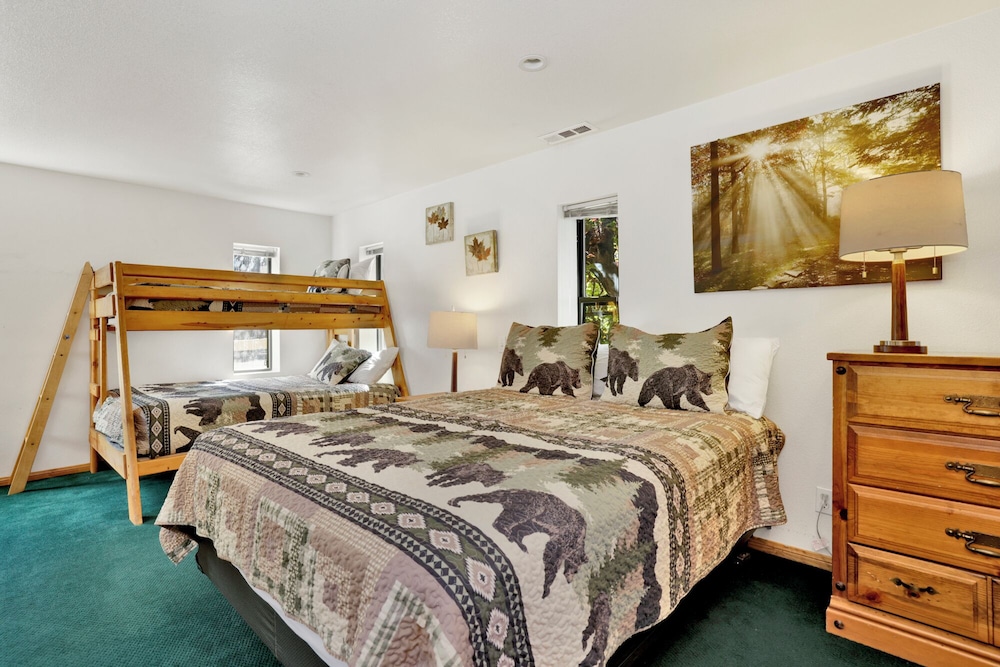 Breezy Estate #114 — Big Bear Lake — photo 3