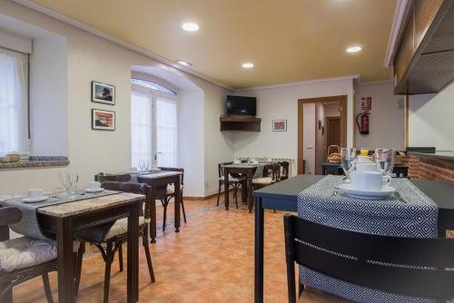 Hotel y Apartamentos La Lonja in Cangas De Onis, Spain