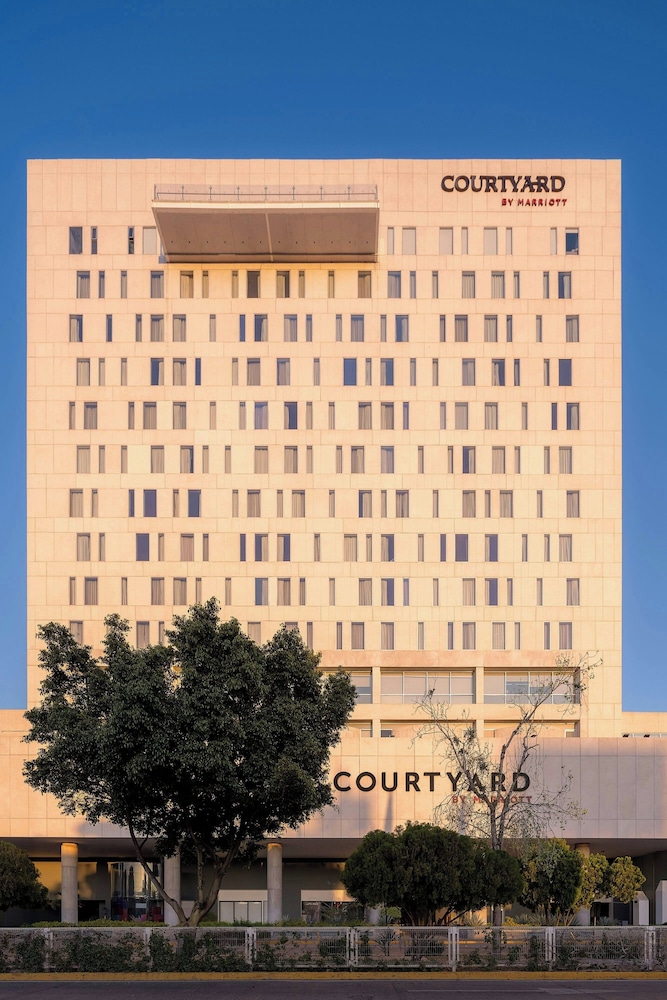 Courtyard by Marriott Leon at the Poliforum
