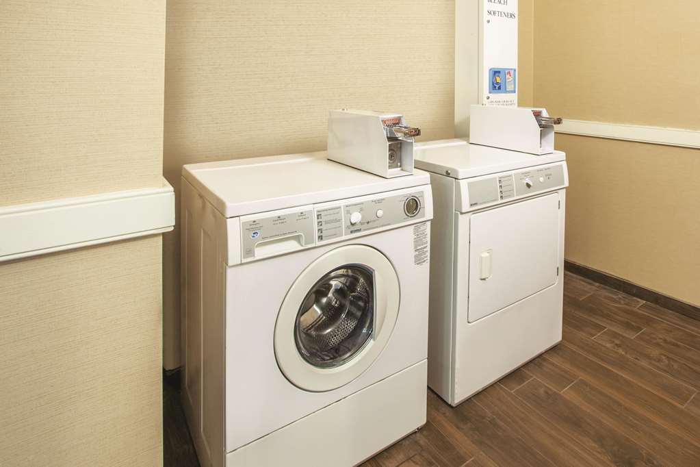 La Quinta Inn & Suites by Wyndham Mechanicsburg Harrisburg - photo 24