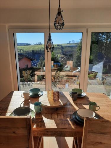 Große Auszeit Eifel mit Sauna Kamin und Terrasse — 4-Star Luxury Hotel in Nettersheim, Germany