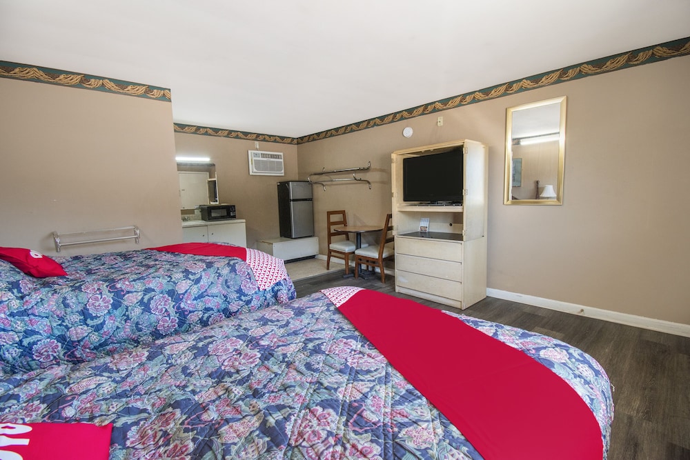 Oyo Hotel Calhoun Ga I 75 - photo 16