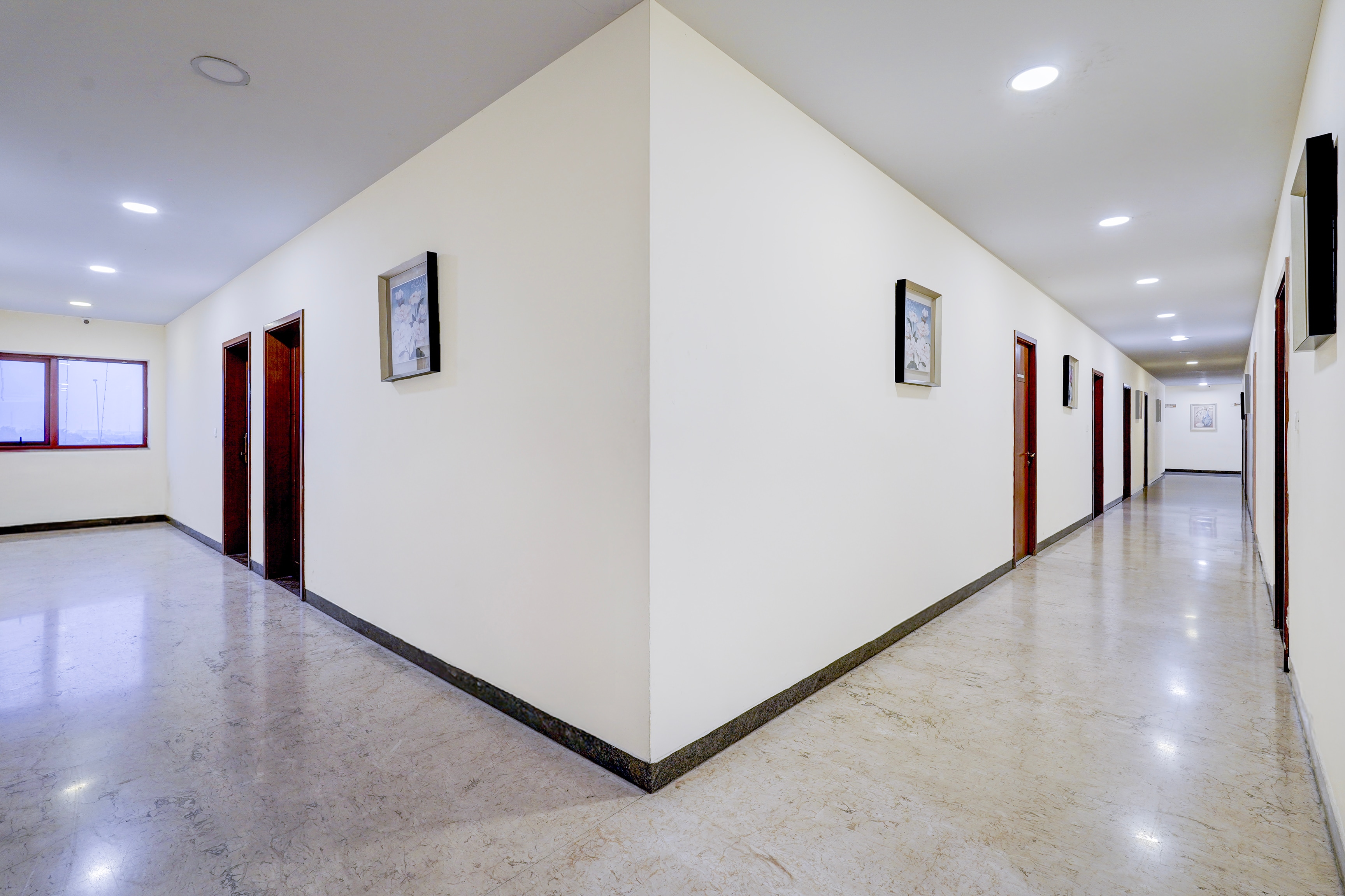Townhouse JFN Comfort Hotel — 4-Star Luxury Hotel in Chennai, India