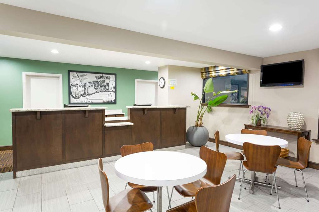 Super 8 by Wyndham Valdosta GA I 75 - photo 3