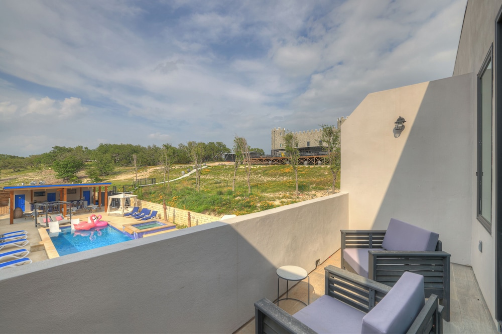 The Bentley Hotel James Bond Suite Pool View - photo 36