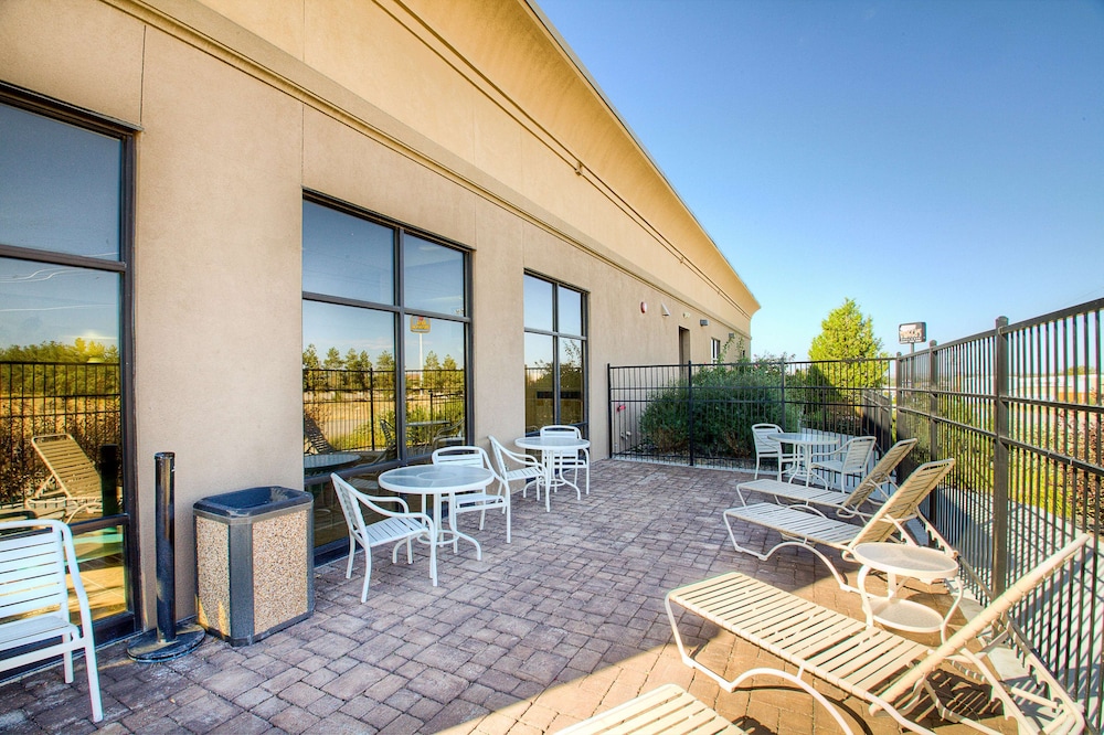 Hampton Inn & Suites Mountain Home - photo 17