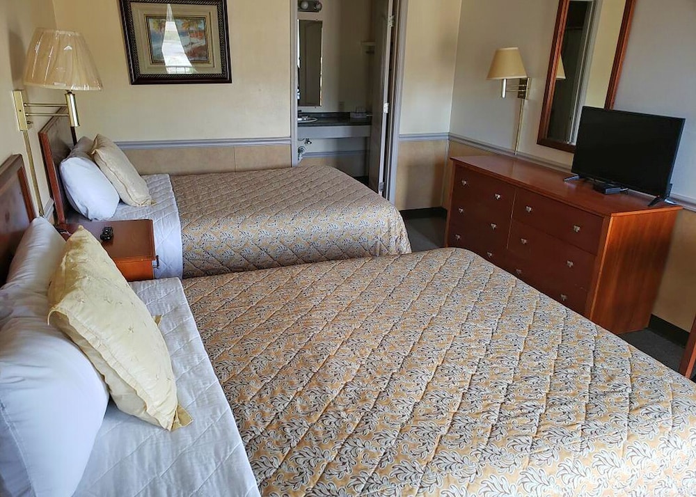 Traveler's Choice Motel - photo 8