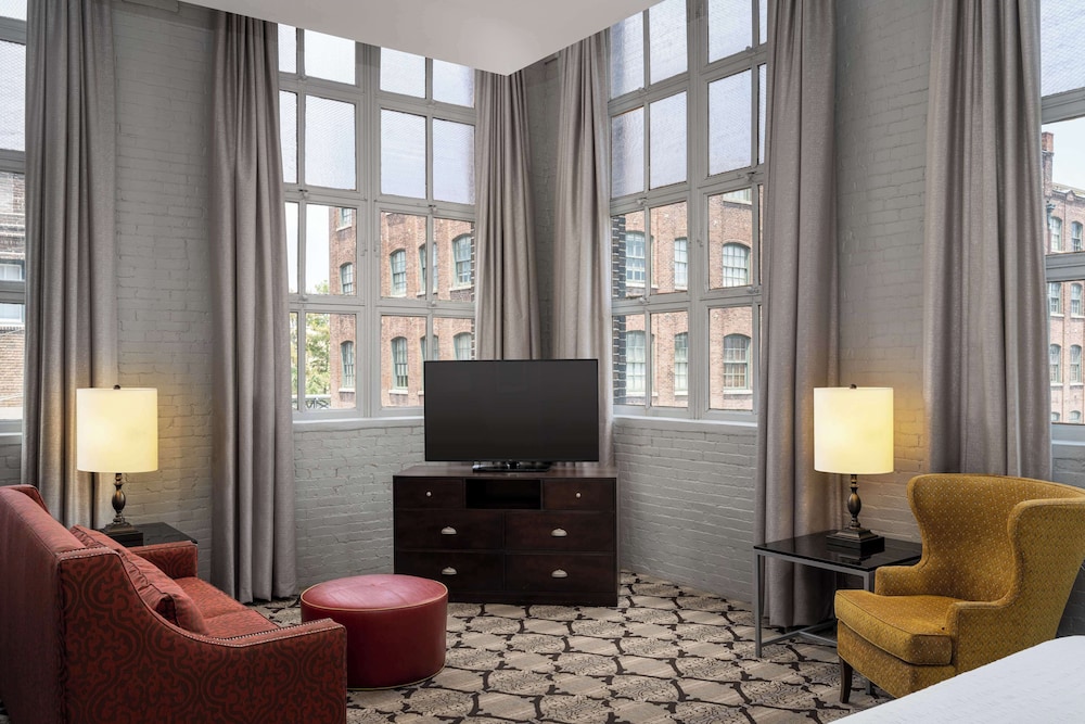 Hampton Inn and Suites New Orleans Convention Center - photo 52
