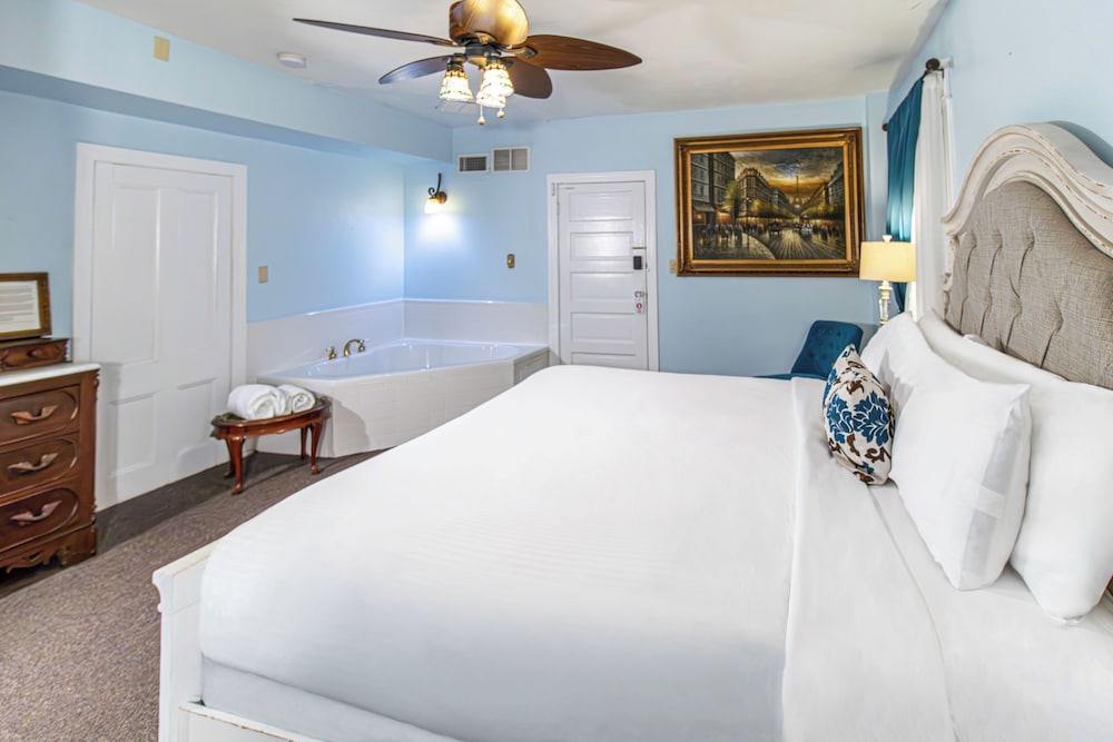 Inn on Charlotte Boutique Hotel - photo 11