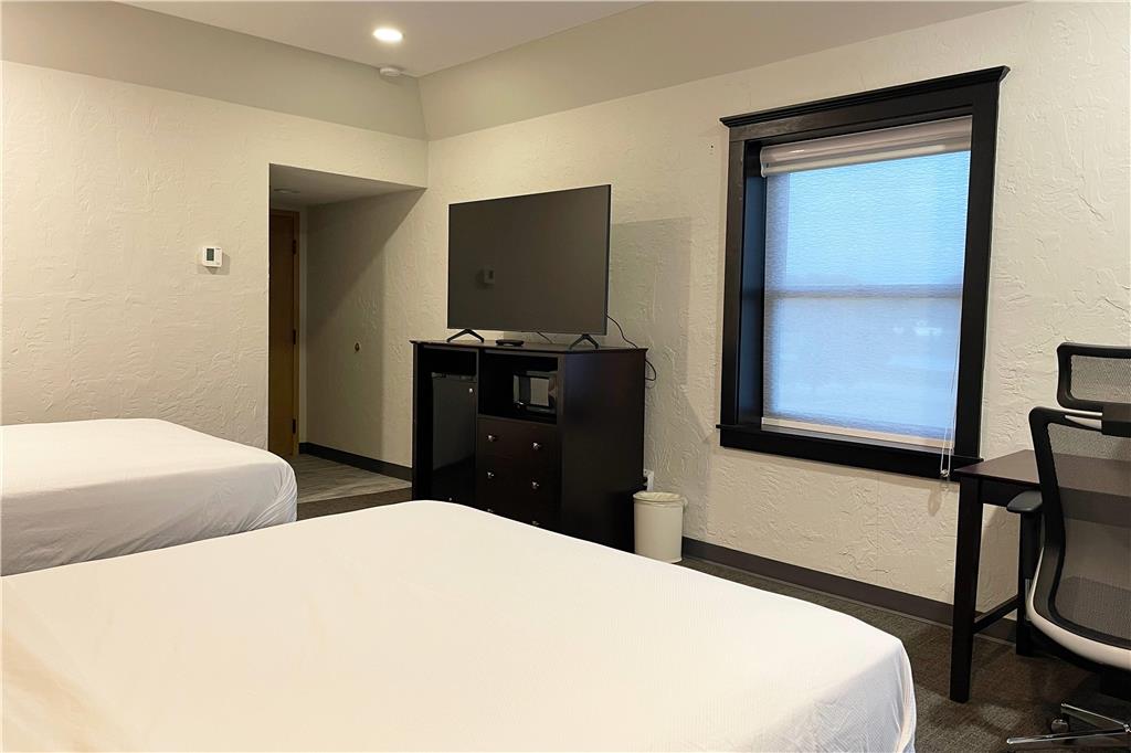 Chateau Hotel and Conference Center - photo 18