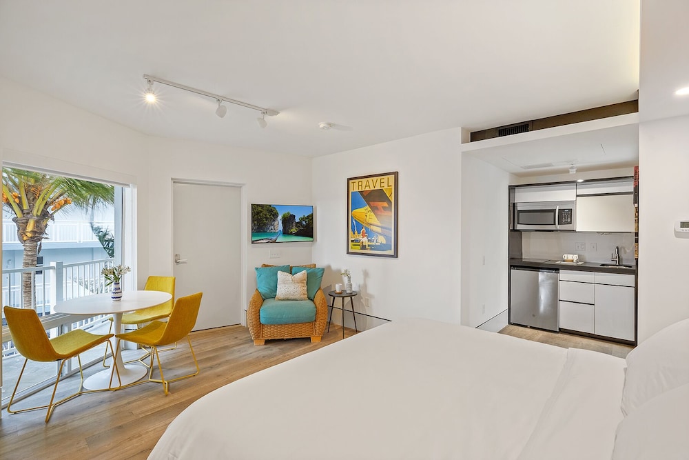 Ocean Treasure Beachside Suites - photo 33