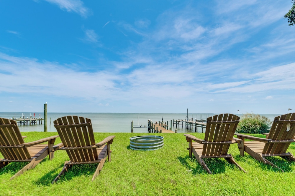 Patio & Yard: Potomac River Retreat in Hague — hotel in Piney Point Village