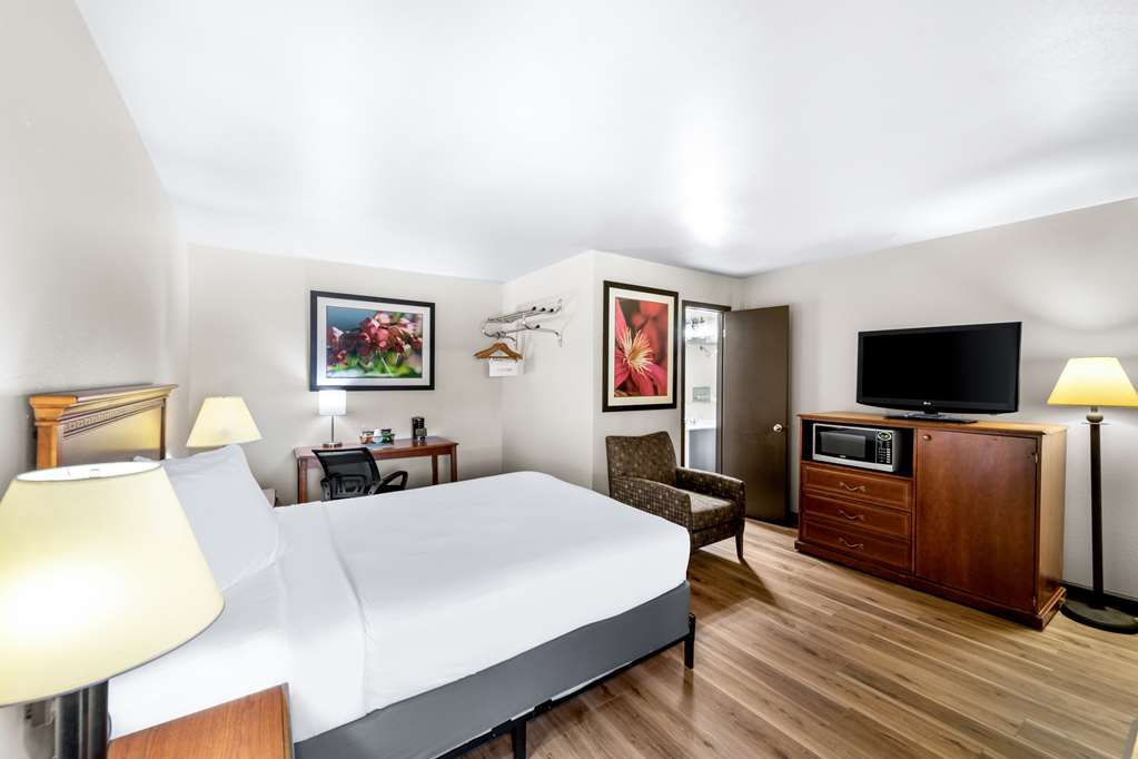 Americas Best Value Inn Marquette - photo 12