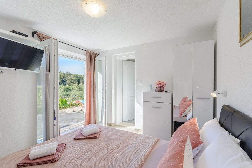 Holiday Home Likva Sutivan Island of Brač — 4-Star Luxury Hotel in Sutivan, Croatia