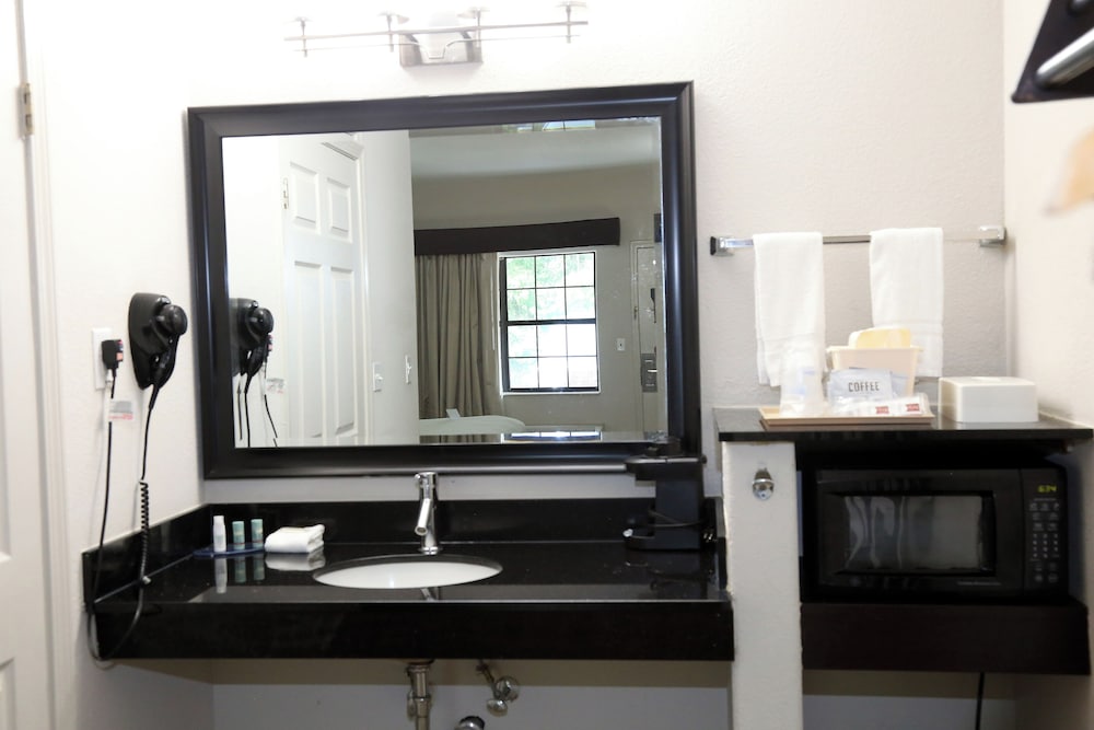 Americas Best Value Inn Monroe - photo 11