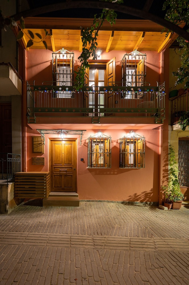 Dandy Villas Ioannina Colorful Boutique House in Old Town Cozy — 4-Star Luxury Hotel in Ioannina, Greece