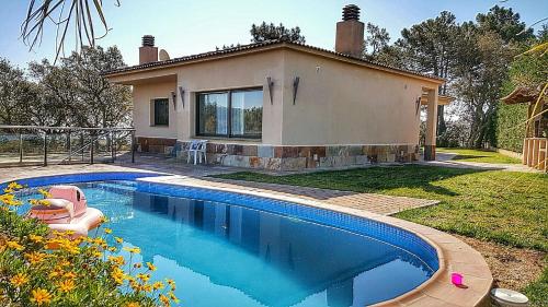 Villa Roselles — 4-Star Luxury Hotel in Lloret De Mar, Spain