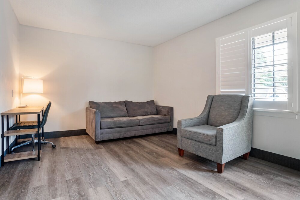 Rodeway Inn & Suites Fort Rucker - photo 11
