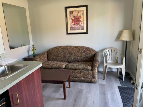 Perry O Inn & Suites - photo 18