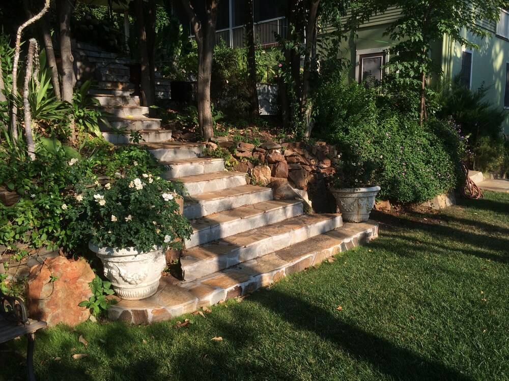 Barretta Gardens Inn - photo 45