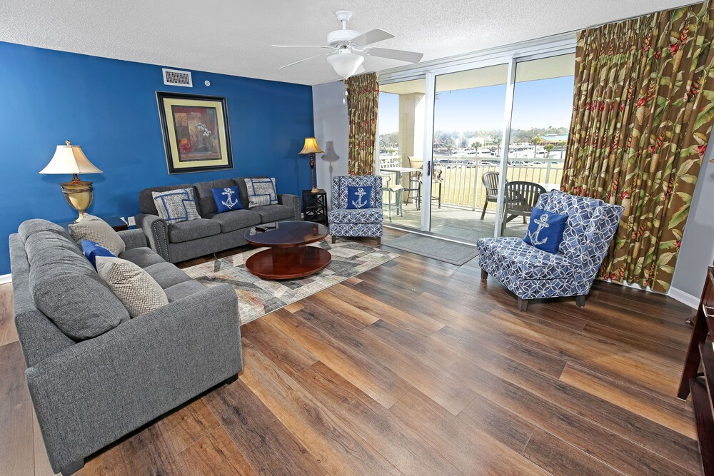 Barefoot Resort & Yacht Club - photo 49