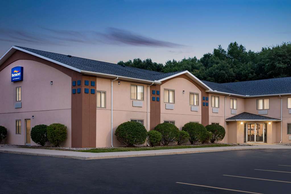 Baymont Inn & Suites by Wyndham Swanton Toledo Airport - photo 2