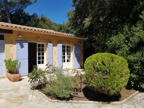 Maisonnette dans le Luberon Bois Romay — hotel in La Bastide-Des-Jourdans