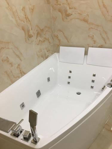Panoramic Apartment Семицвіт Шевченка 60 — 4-Star Luxury Hotel in Lviv, Ukraine