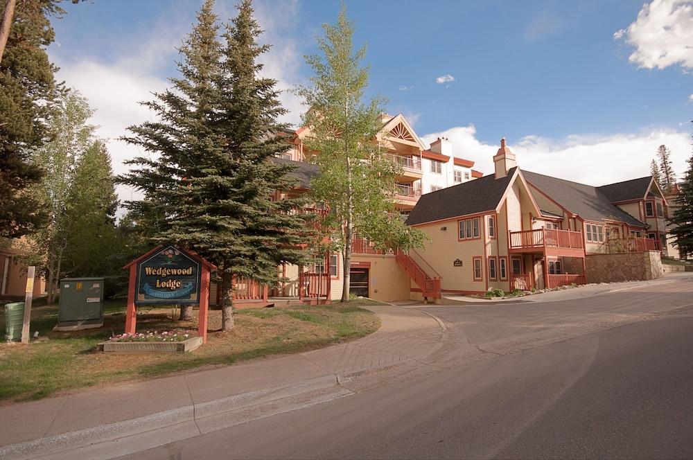 Wedgewood Lodge - photo 2
