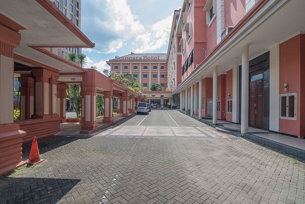 RedDoorz Premium Syariah @ Semarang City Center in Semarang, Indonesia