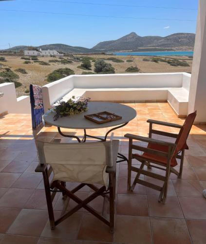 Vintage lover’s getaway in Antiparos, Greece