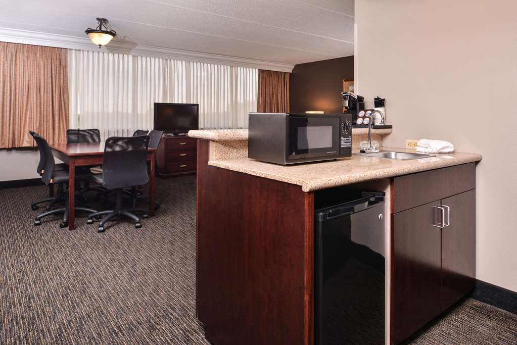Best Western Plus Kelly Inn - photo 26