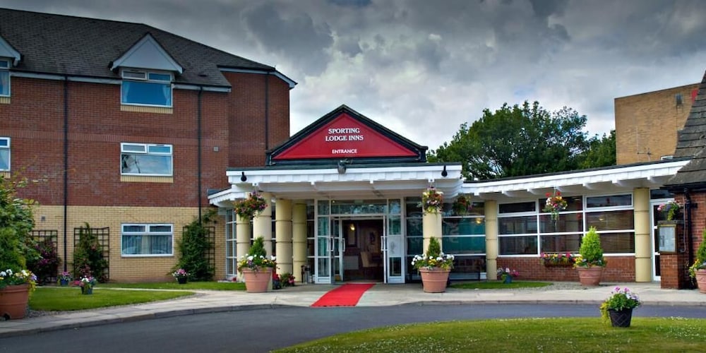 The Greyhound Hotel — hotel in Leigh