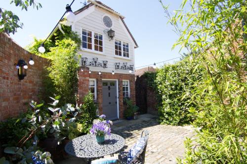 The Clock House — 4-Star Luxury Hotel in Chichester, United Kingdom