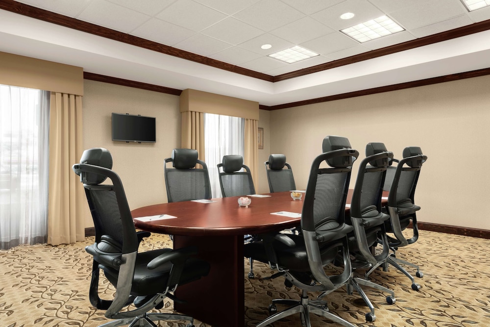 Hampton Inn & Suites Brunswick - photo 34