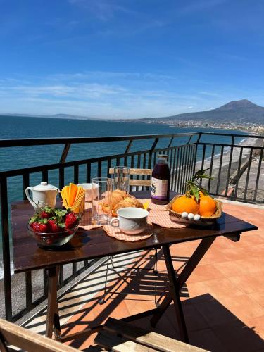 Vip sul mare — 4-Star Luxury Hotel in Castellammare Di Stabia, Italy