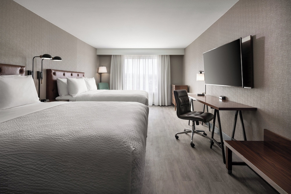 Four Points by Sheraton Hotel & Suites San Francisco Airport - photo 12