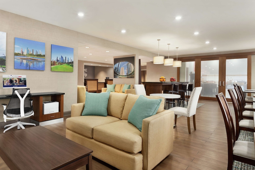 Hampton Inn Houston Hobby Airport - photo 6