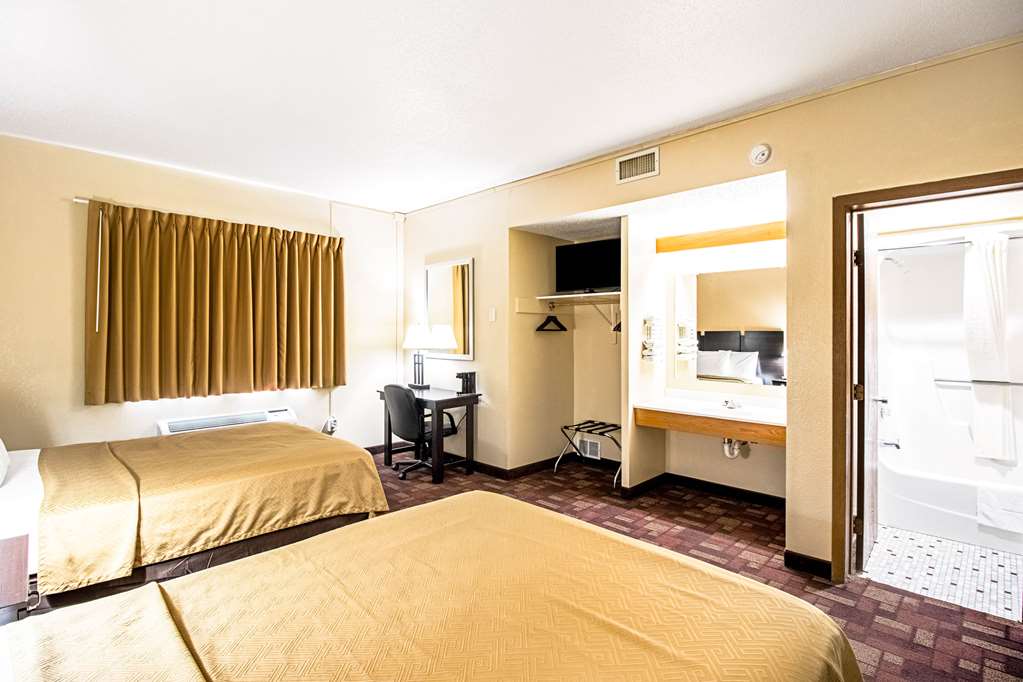 Econo Lodge Watertown - photo 18